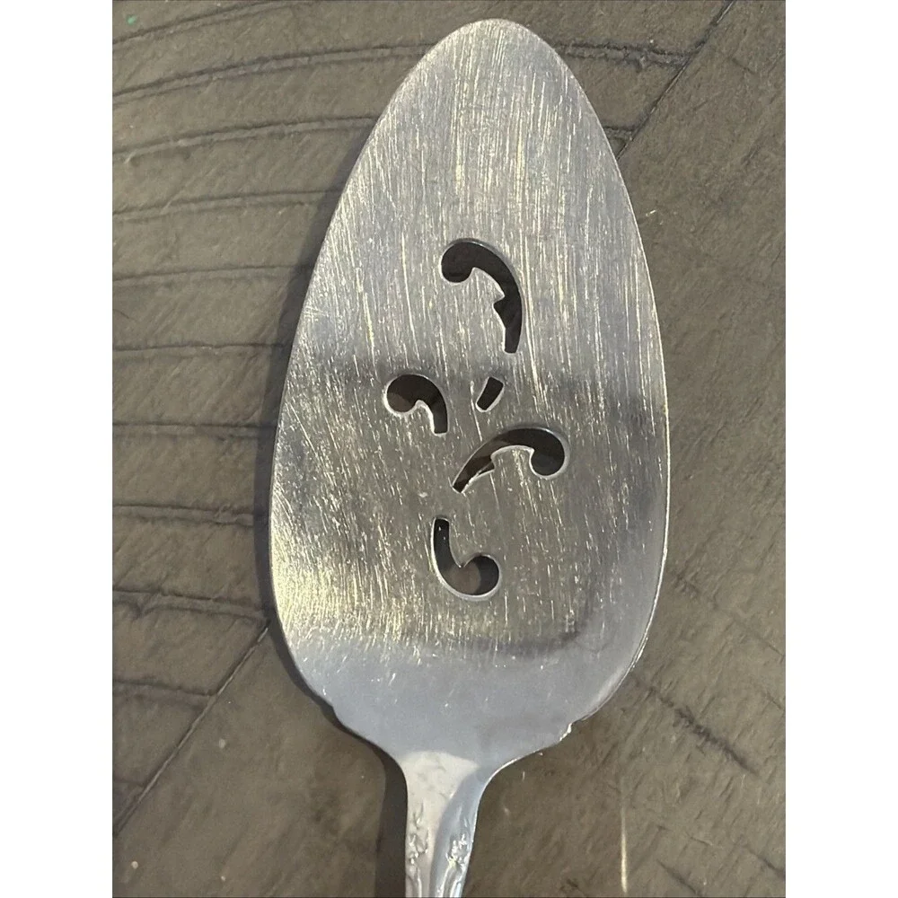 Oneida Oneidacraft Deluxe Stainless Chateau Pierced Cake Pie Server